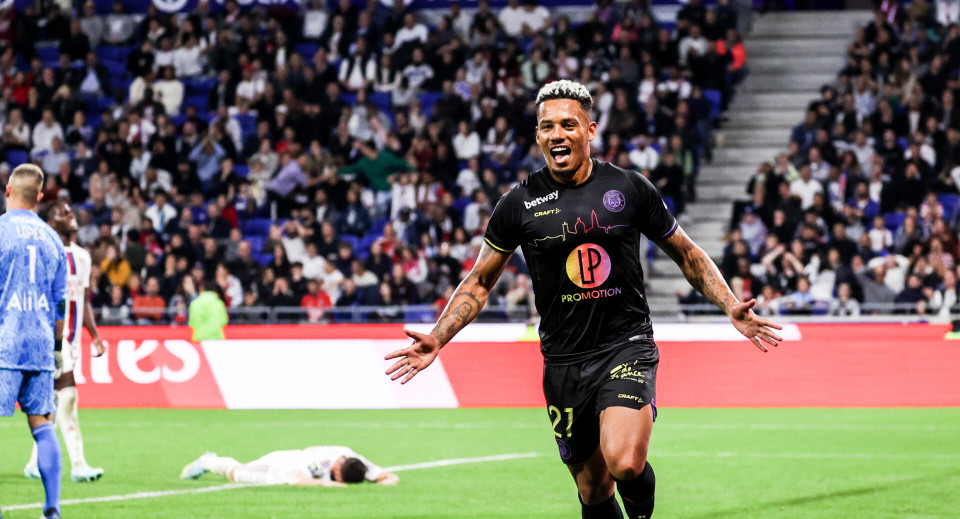 两名重要轮, 轮客场