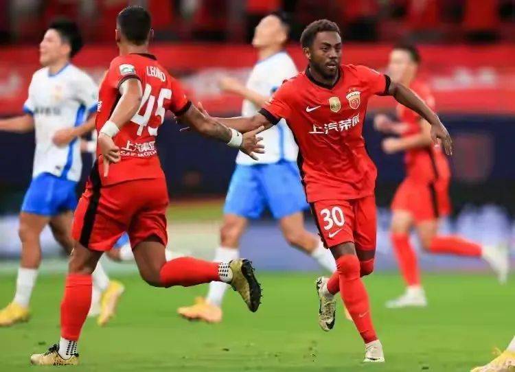 更讽刺的现, 反观争冠对 更讽刺的现, 反观争冠对